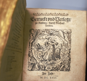 Los 348 - Agricola, Johann Georg - Cervi cum integri et vivi...Das ist: Außführl. Beschreibung diß gantzen Lebendigen Hirschens. Amberg, Forster, 1617. - "Sein Werk über den Hirsch verbindet erstmals eine naturgeschichtliche Darstellung mit der Schilderung medizinischer Verwendbarkeit" - 3 - thumb