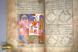 Los 1094 - Nizami, Ganjavi - Khamsa Panj Ganj Farsi-Handschrift im Nastaliq-Duktus mit schwarzer und roter Tinte auf leicht gelatiniertes Büttenpapier - 13 - thumb