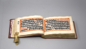 Los 1099 - Hindu-Manuskript - Mit 5 doppelblattgroßen Ziertiteln in Gold und Farben sowie 5 Miniaturen. Nordwestindien um 1900. - 3 - thumb