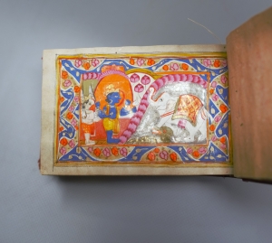 Los 1099 - Hindu-Manuskript - Mit 5 doppelblattgroßen Ziertiteln in Gold und Farben sowie 5 Miniaturen. Nordwestindien um 1900. - 6 - thumb