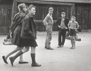 Los 4118 - Dziworski, Bogdan - Street scenes of children in Lodz - 0 - thumb