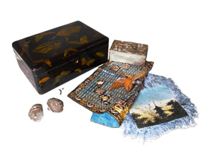 Lot 689, Auction  126, Konvolut asiatischer Raritäten, mit einer Lackschatulle, Metalldose, Gürtelschnalle, Seidenmalerei und einem chinesischen Rangabzeichen