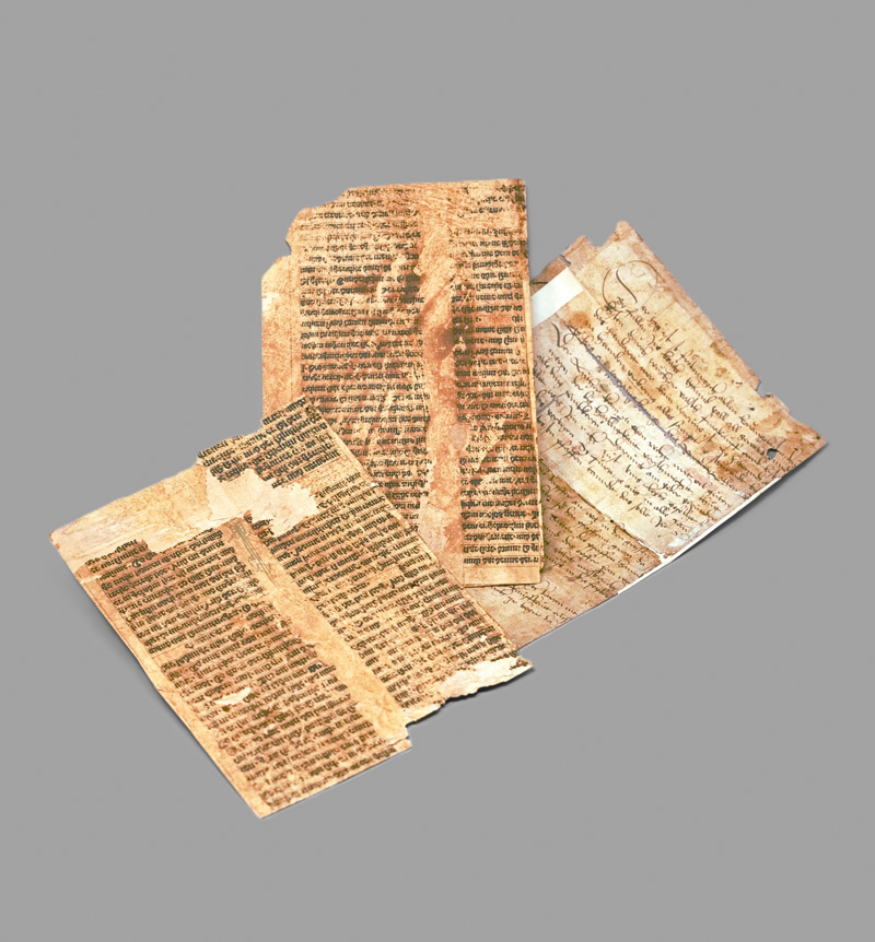 Lot 1003, Auction 126, Magdeburger Stadtrecht, 2 Fragmente. Gotische Textura in Braunschwarz und Rot. Spiegelabklatsch