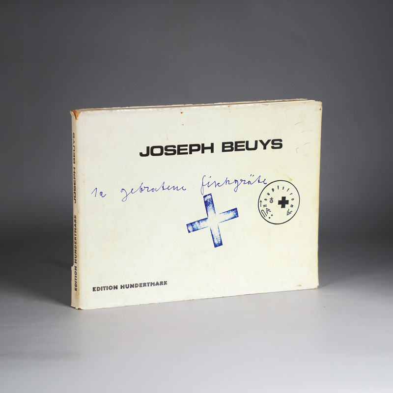 Lot 3027, Auction 126, Beuys, Joseph, 1a gebratene Fischgräte. Berlin, Edition Hundertmark, 1972. - Von Bernd Jansen (Fotografie) signiert