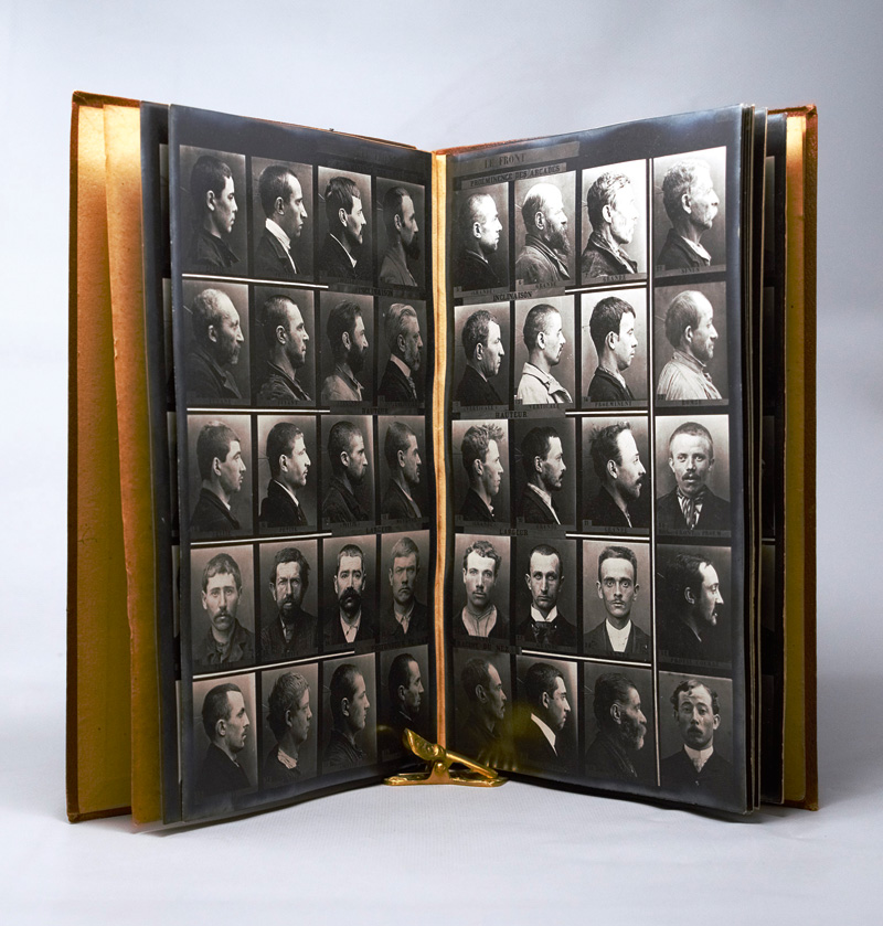 Lot 3422, Auction 126, Bertillon, Alphonse, Cours théorique de signalement descriptif. Exercices pratiques de reconnaissances d’identité. 21 Fotografien. 1900